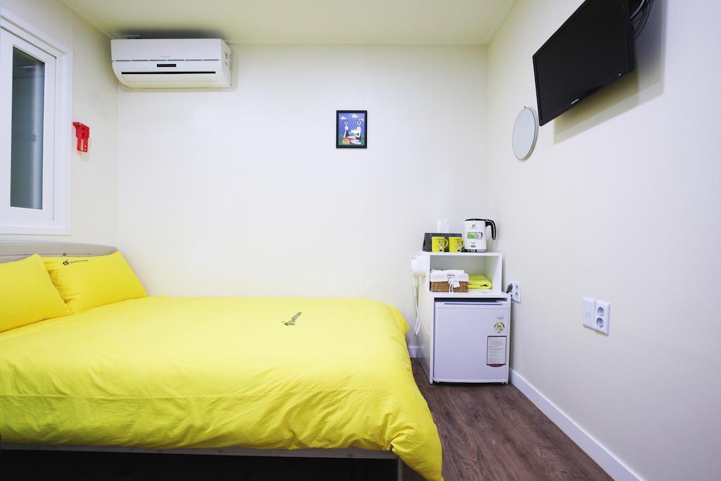 24 Guesthouse Myeongdong Avenue Seoul Room photo