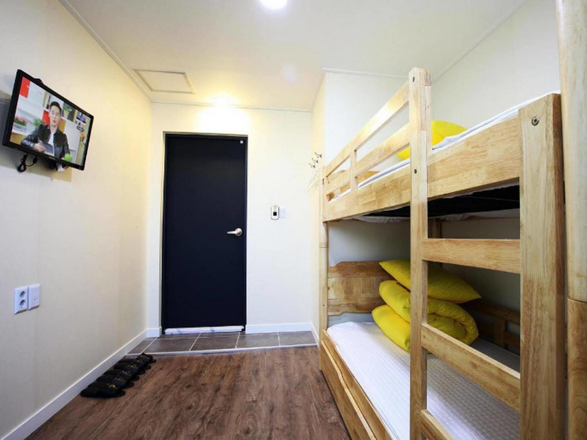 24 Guesthouse Myeongdong Avenue Seoul Exterior photo